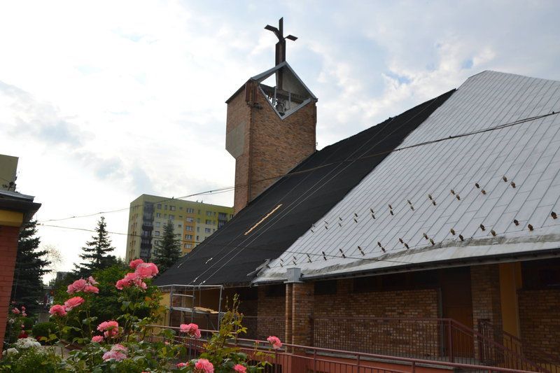 Rozpoczął się remont dachu naszego kościoła