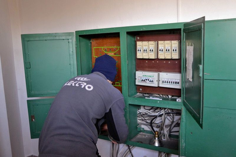 Wymiana starej szafy rozdzielni elektrycznej