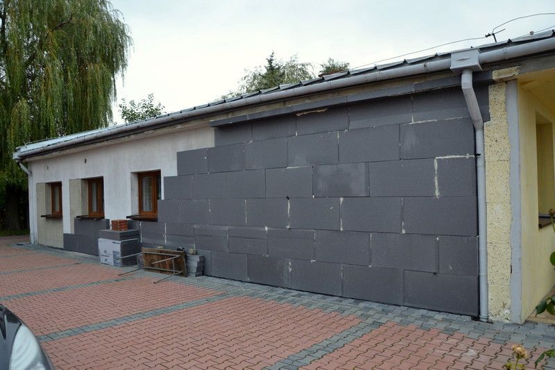 Ocieplanie ścian budynku katechetycznego