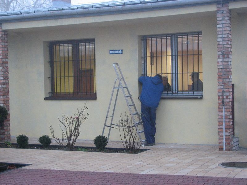 Nowe okna w kancelarii parafialnej