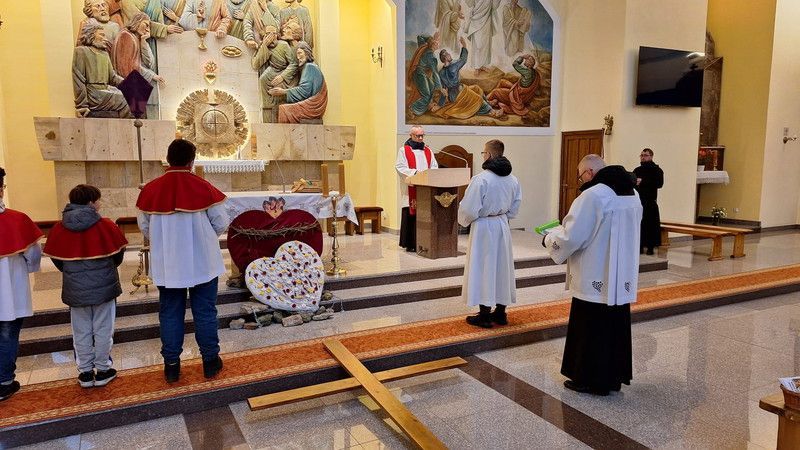 Naucz mnie miłości Krzyża - droga krzyżowa ulicami osiedli