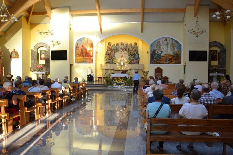 Piękny wystrój kościoła na Maryjną uroczystość!