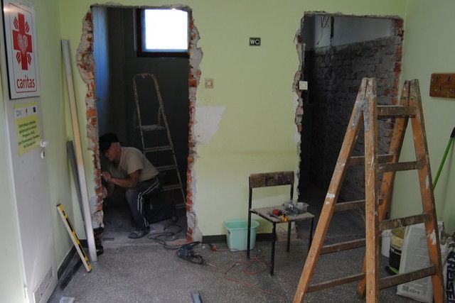 Jesienne prace przy kościele i w domu katechetycznym