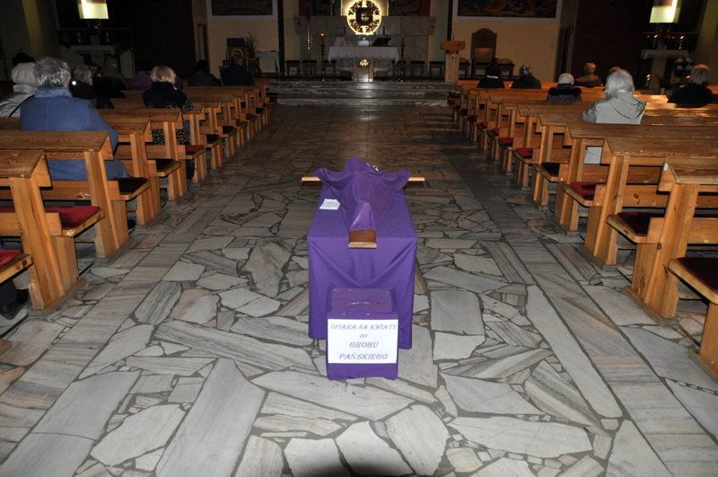 Uklęknąć przed Bogiem, który staje się człowiekiem