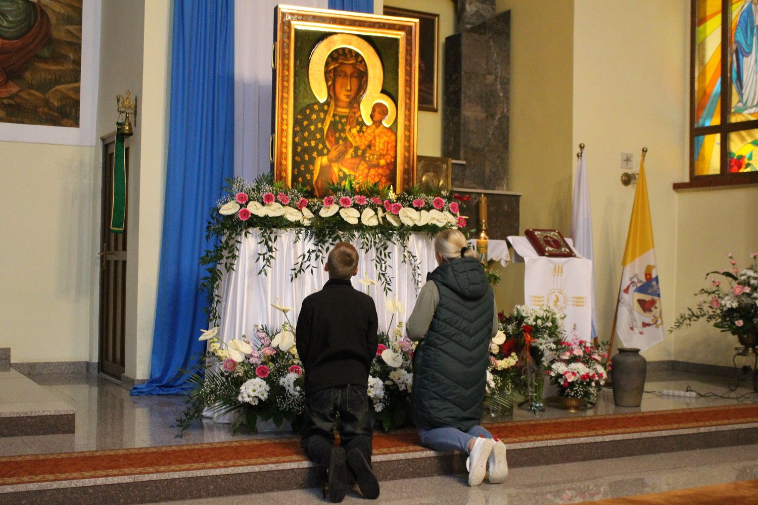 Trwamy w obecności Maryi